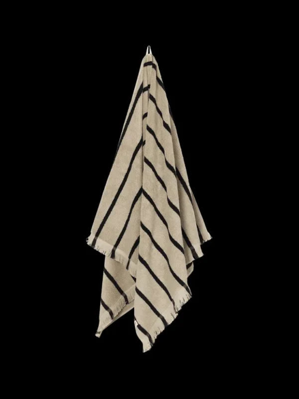 Towels<ferm LIVING Alee Bath Towel - Sand/Black Sand/Black