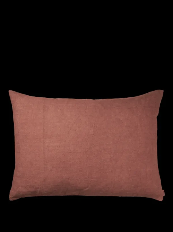 Cushions<ferm LIVING Heavy Linen Cushion - Large - Berry Red