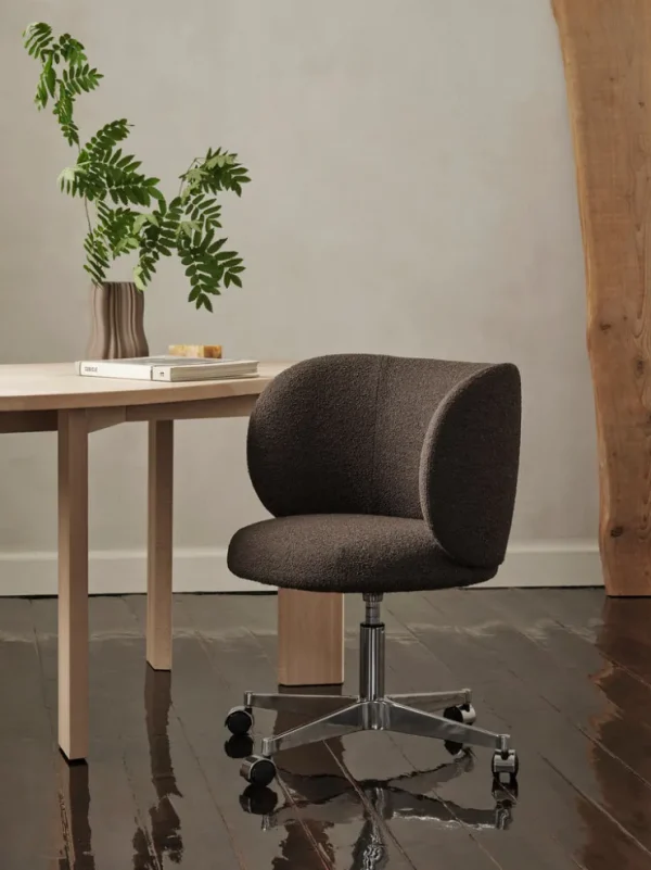 Chairs And Benches<ferm LIVING Rico Dining Chair - Castors - Soft Bouclé - - US Dark Brown